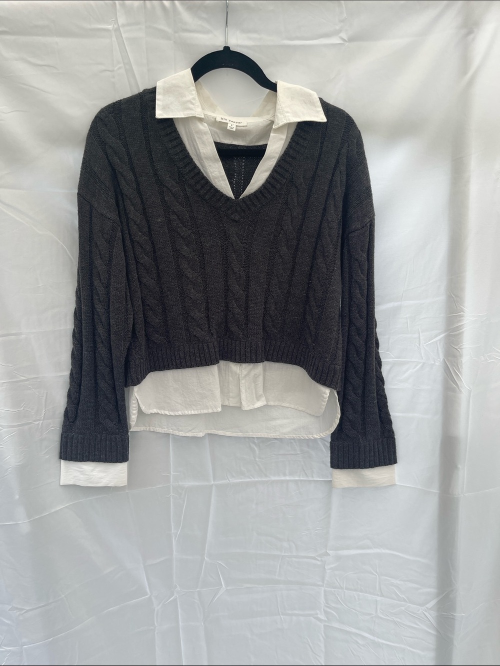 Cropped Cable V-Neck Sweater in Charcoal